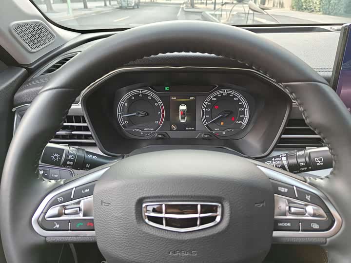 Фото 6 - Geely Vision X6