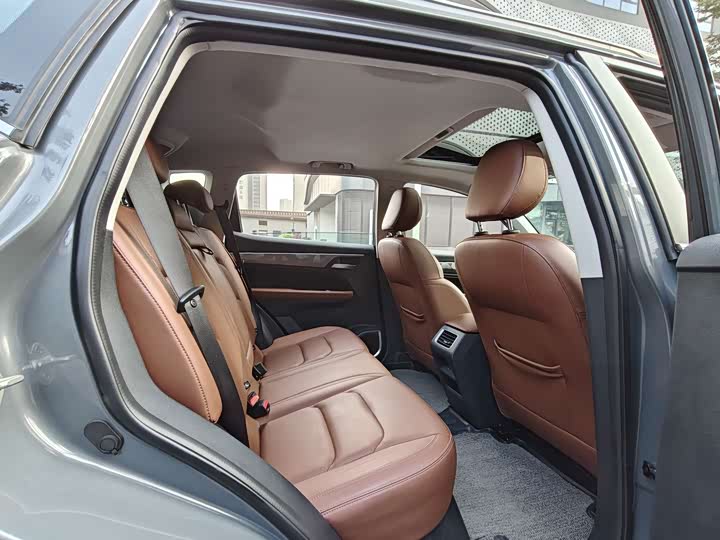 Фото 8 - Geely Vision X6