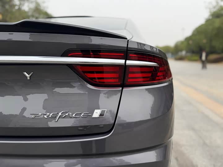 Фото 9 - Geely Preface