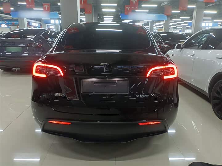 Фото 6 - Tesla Model Y