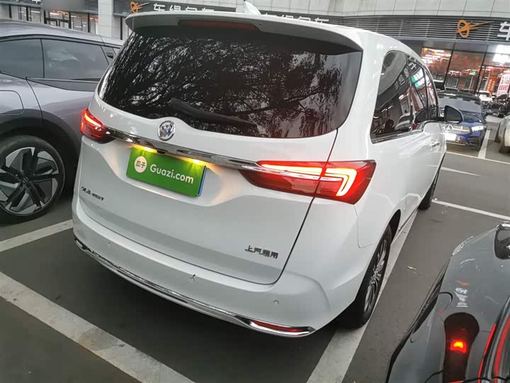 Фото 7 - Buick GL8 ES