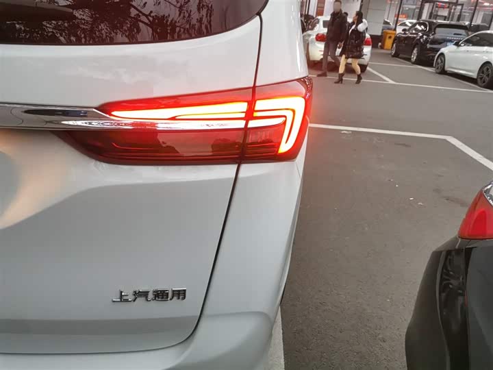 Фото 8 - Buick GL8 ES