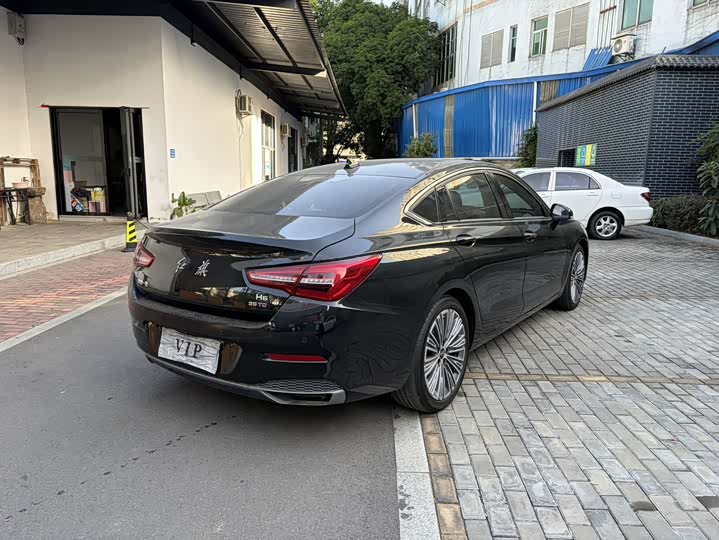 Фото 7 - Hongqi H5