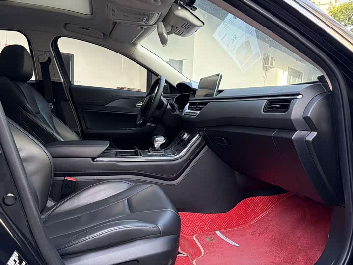 Фото 9 - Hongqi H5