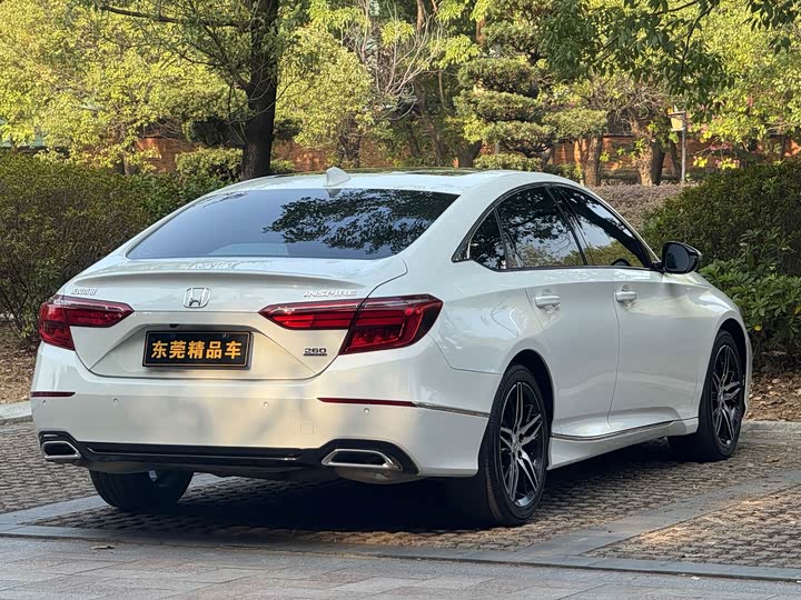 Фото 4 - Honda Inspire