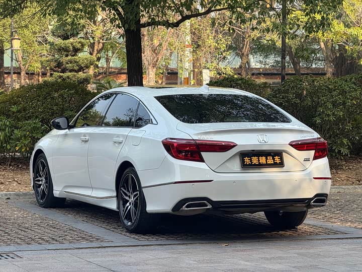 Фото 6 - Honda Inspire