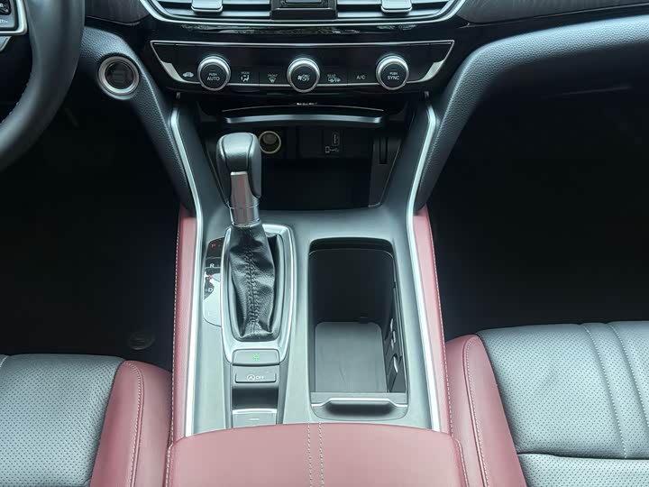 Фото 8 - Honda Inspire