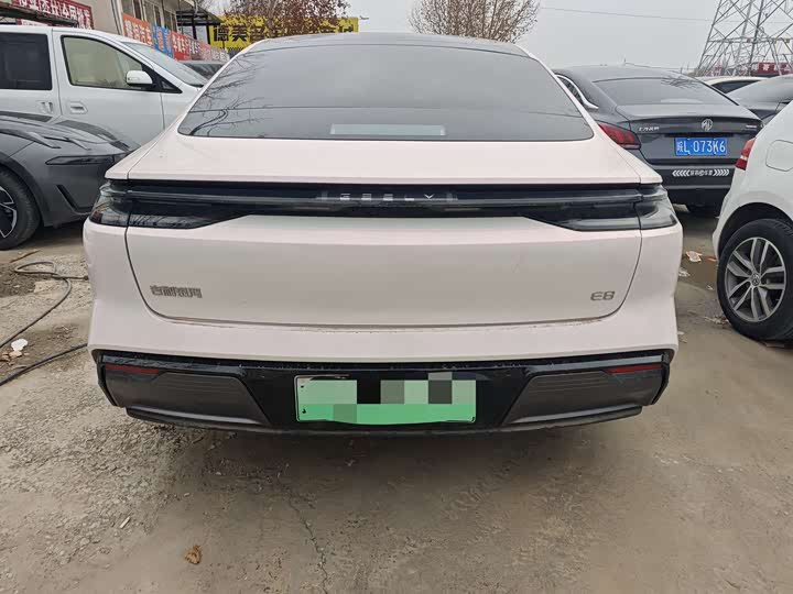 Фото 8 - Geely Galaxy E8