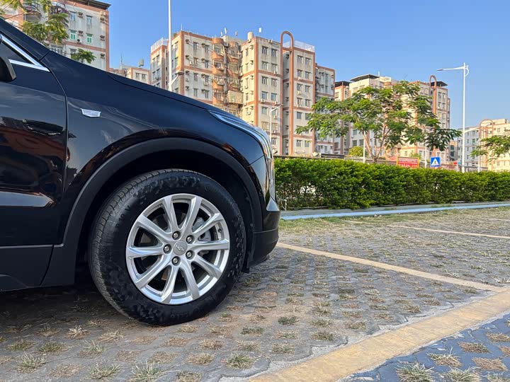 Фото 8 - Cadillac XT4