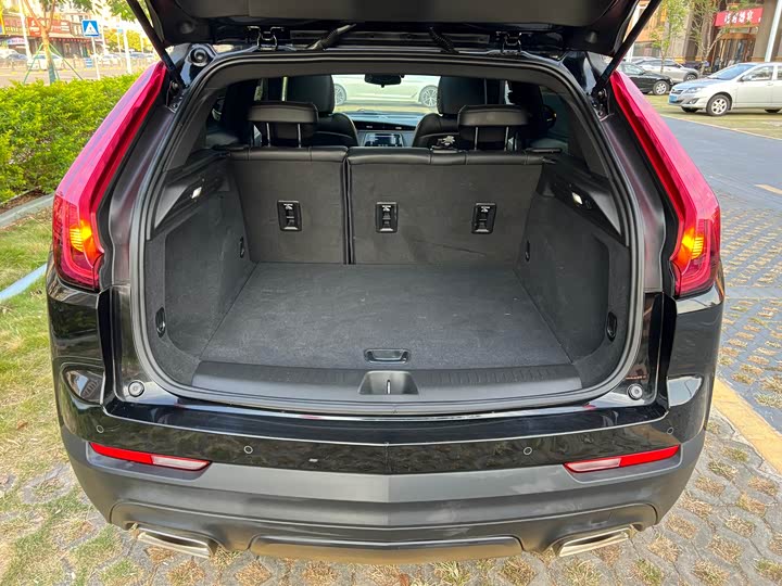 Фото 9 - Cadillac XT4