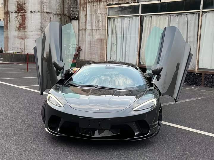 Фото 2 - McLaren GT