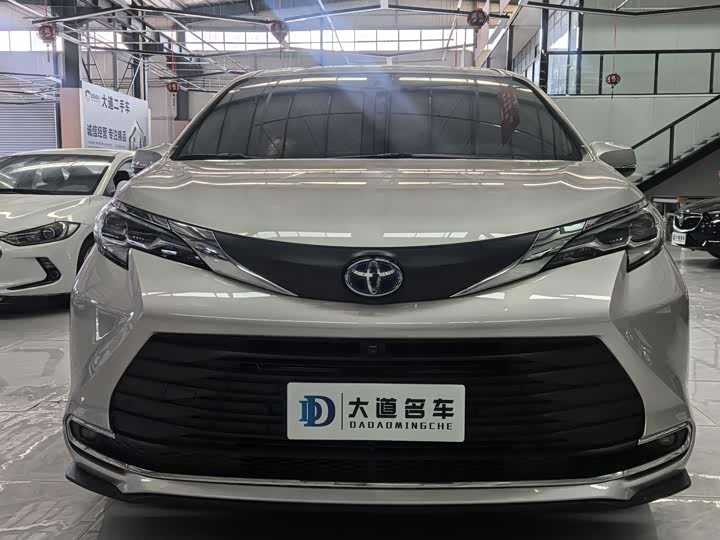 Фото 3 - Toyota Sienna