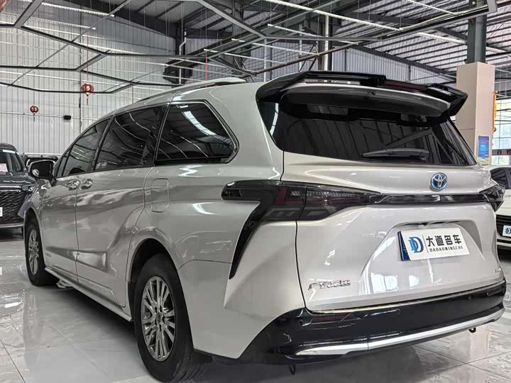 Фото 4 - Toyota Sienna