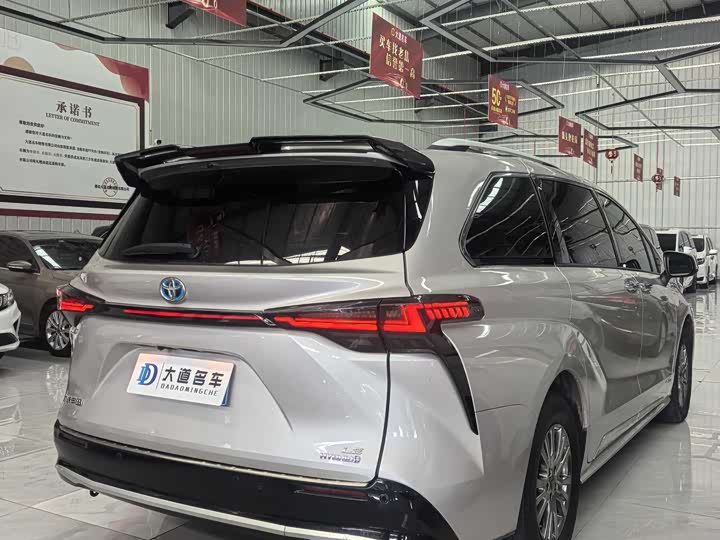 Фото 5 - Toyota Sienna