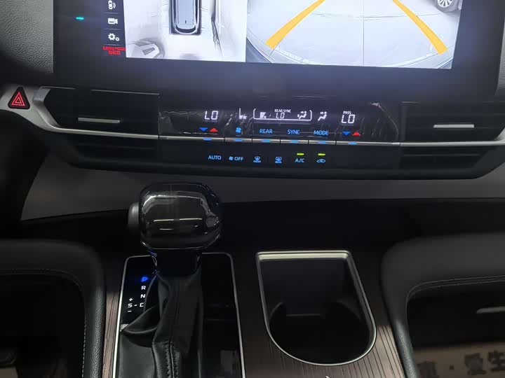 Фото 8 - Toyota Sienna