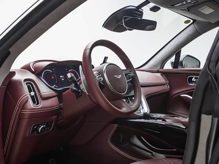 Фото 8 - Aston Martin DBX