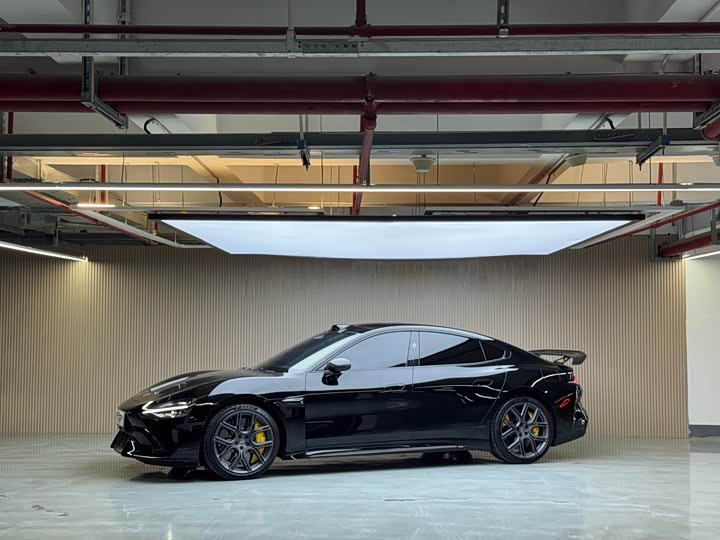 Фото 1 - Xiaomi SU7 Ultra