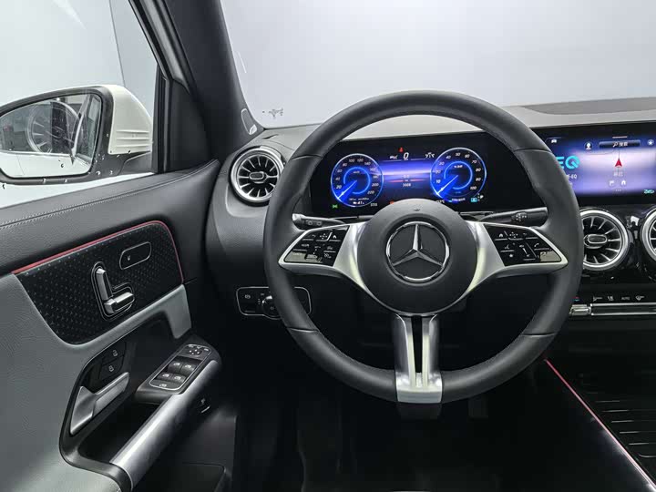 Фото 9 - Mercedes-Benz EQA