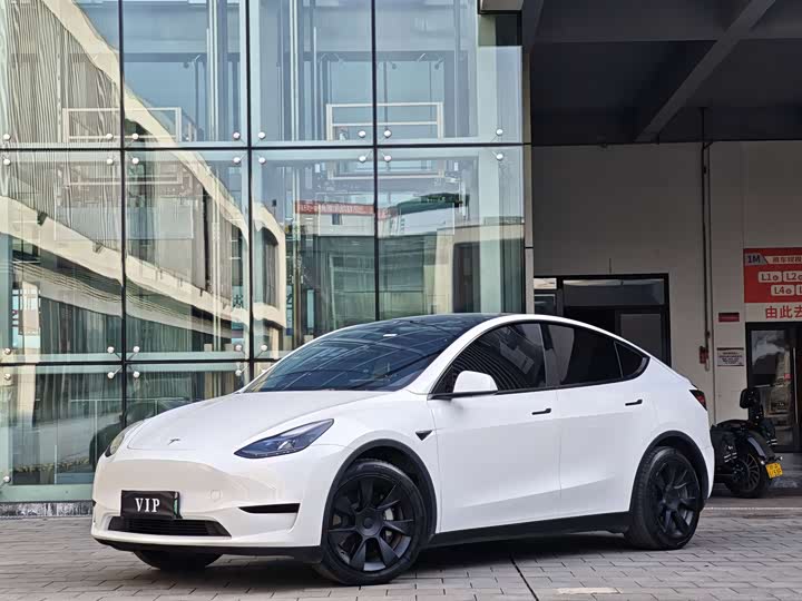 Фото 1 - Tesla Model Y
