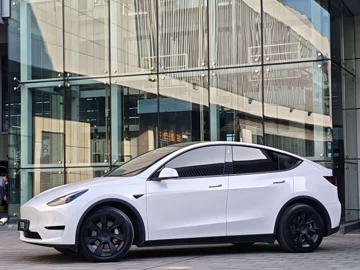 Фото 2 - Tesla Model Y