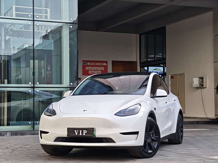Фото 3 - Tesla Model Y