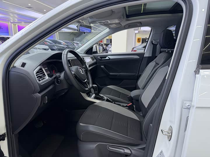 Фото 4 - Volkswagen T-Roc