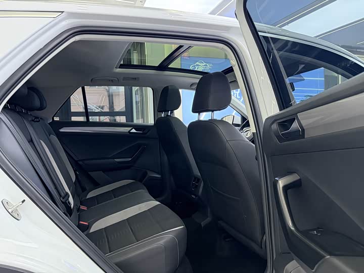 Фото 7 - Volkswagen T-Roc