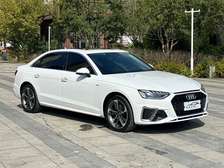 Фото 3 - Audi A4L