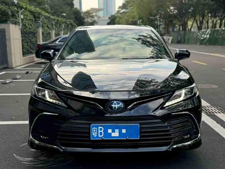 Фото 1 - Toyota Camry