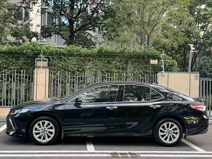 Фото 3 - Toyota Camry