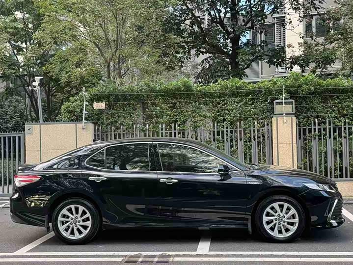 Фото 4 - Toyota Camry