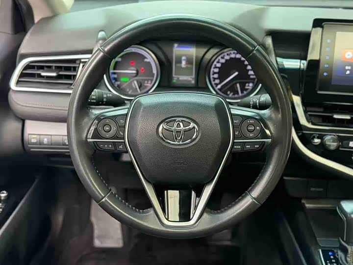 Фото 6 - Toyota Camry