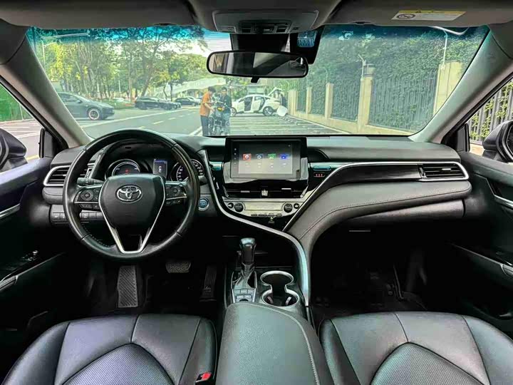 Фото 7 - Toyota Camry