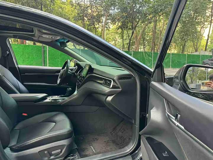 Фото 8 - Toyota Camry