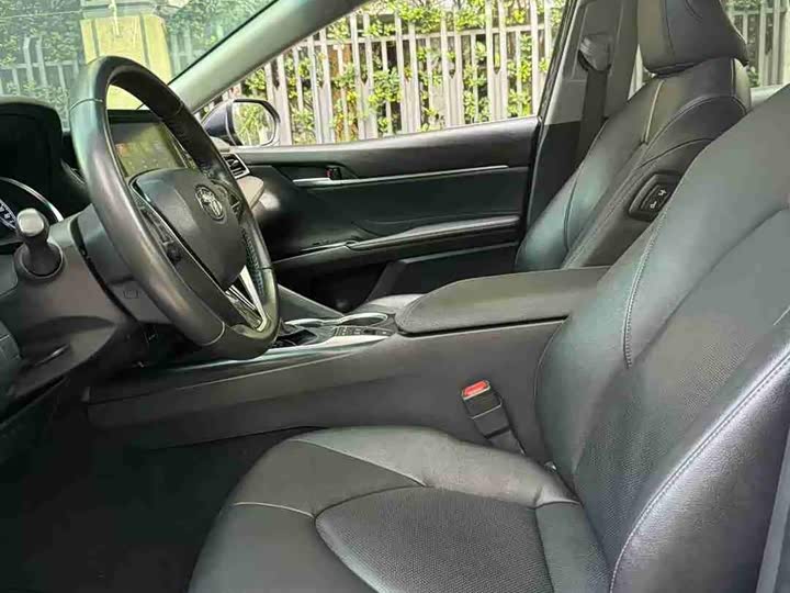 Фото 9 - Toyota Camry