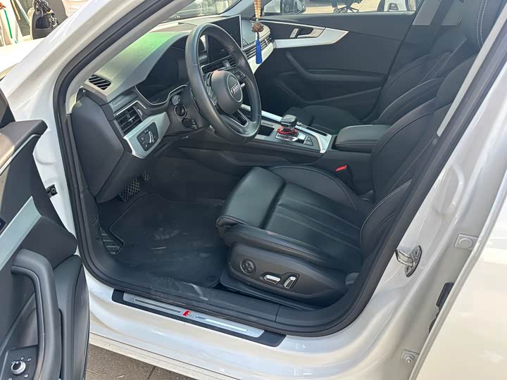 Фото 6 - Audi A4L