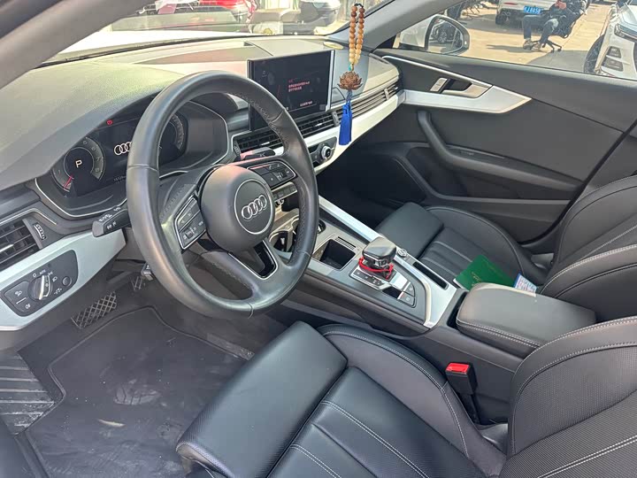 Фото 7 - Audi A4L