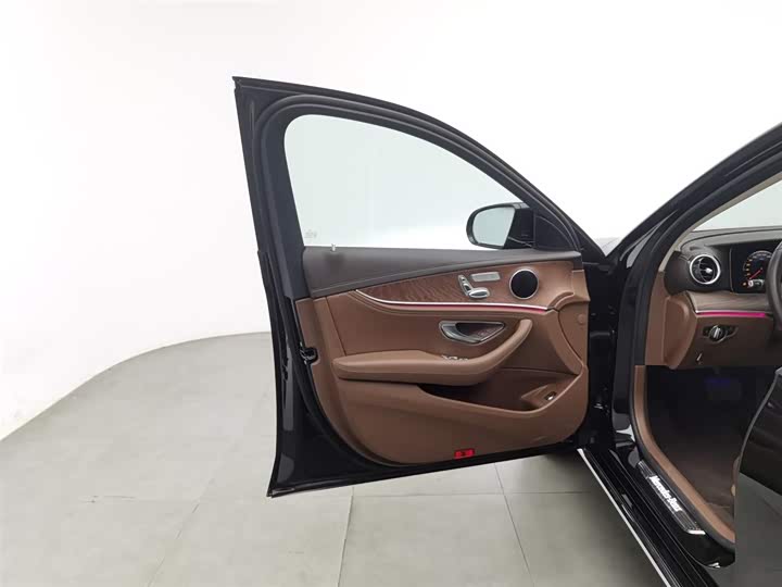 Фото 8 - Mercedes-Benz E-Class