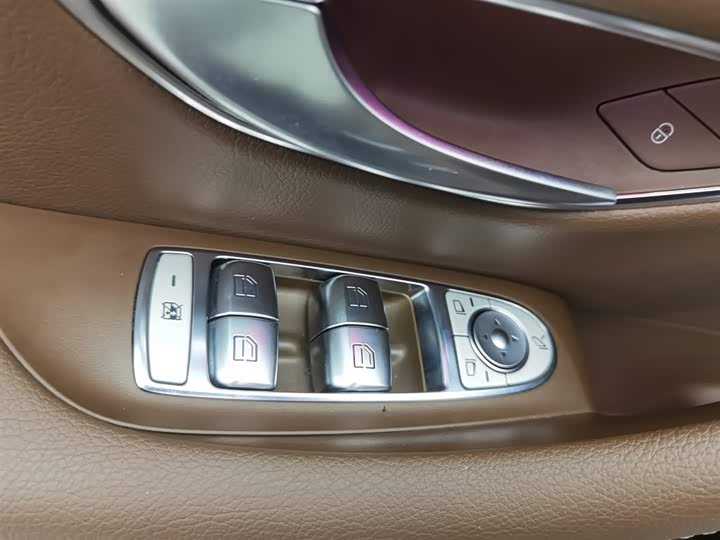 Фото 9 - Mercedes-Benz E-Class