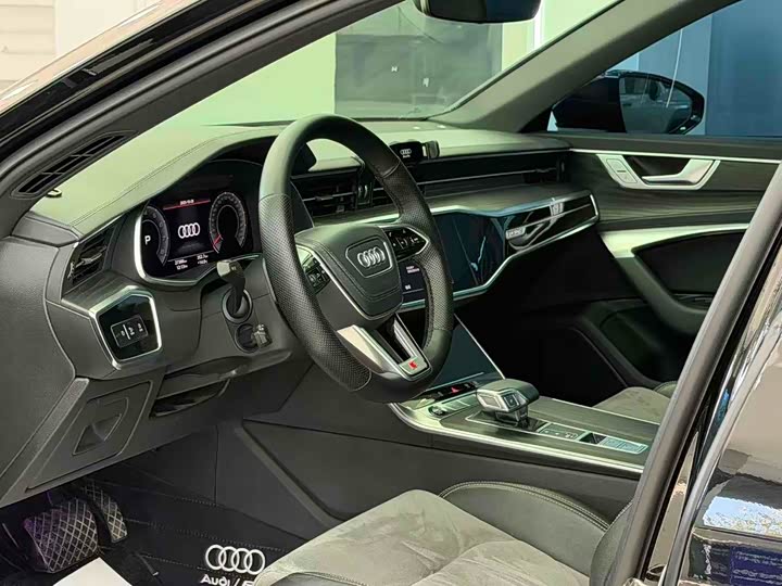 Фото 6 - Audi A6L