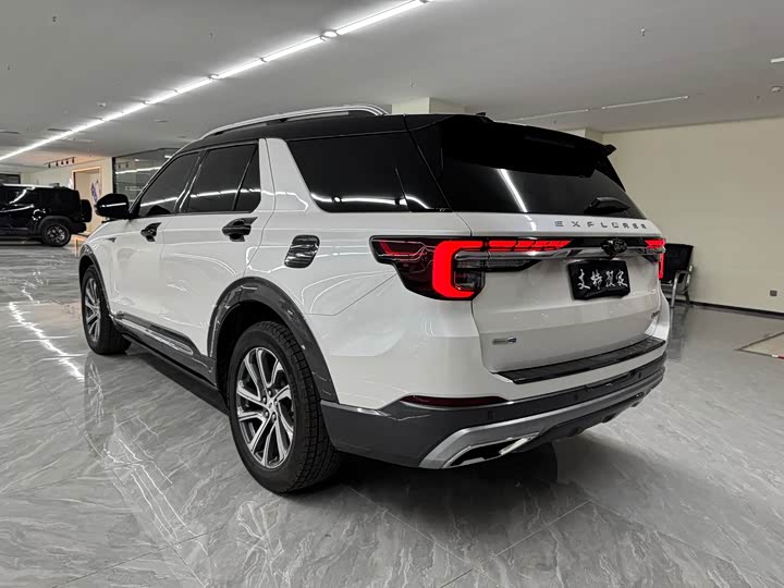 Фото 4 - Ford Explorer