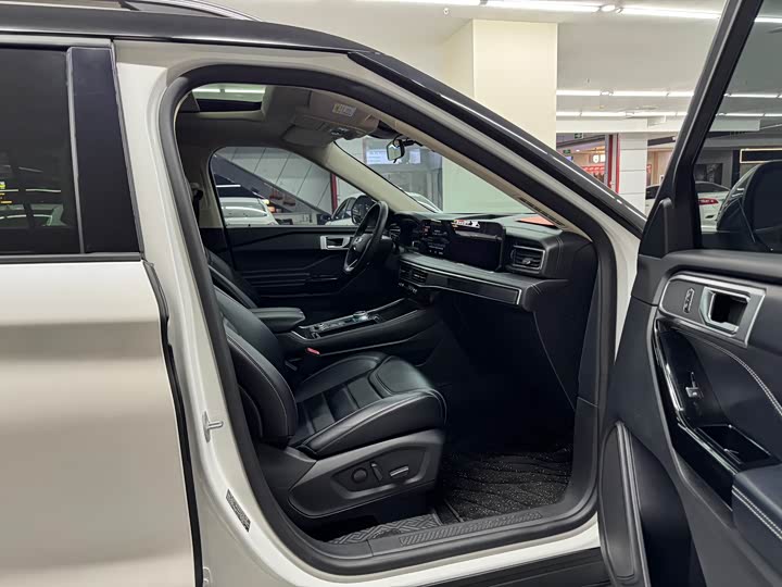 Фото 7 - Ford Explorer