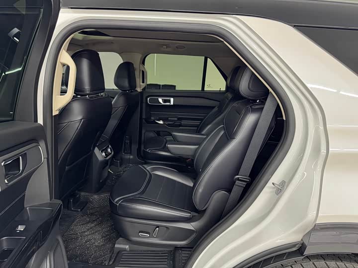 Фото 9 - Ford Explorer