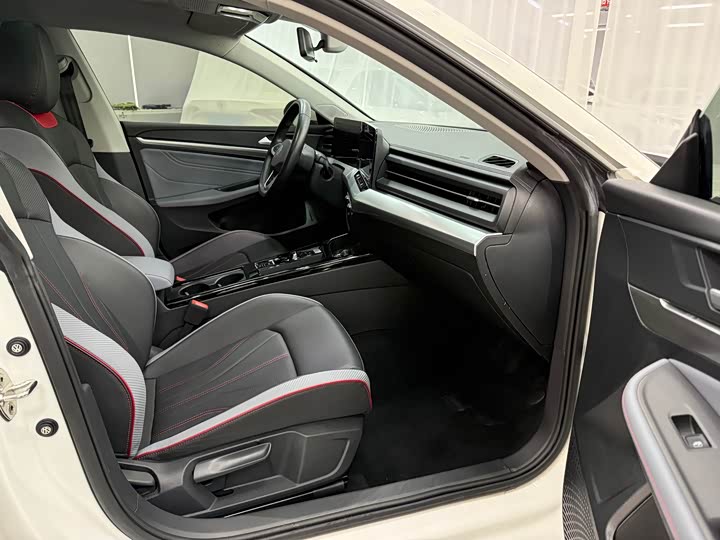 Фото 8 - Volkswagen Lamando L