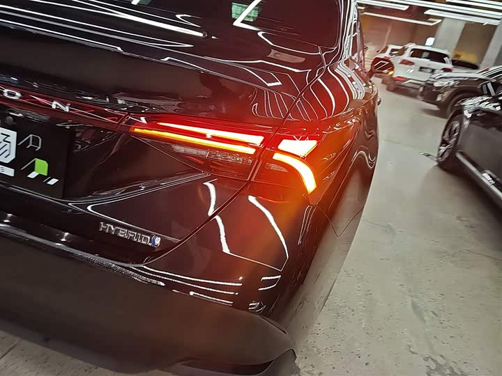 Фото 8 - Toyota Avalon