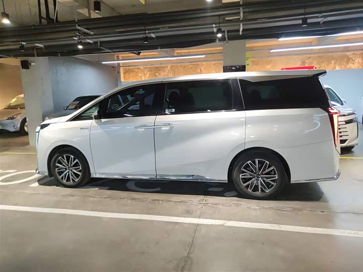 Фото 5 - GAC Trumpchi M8