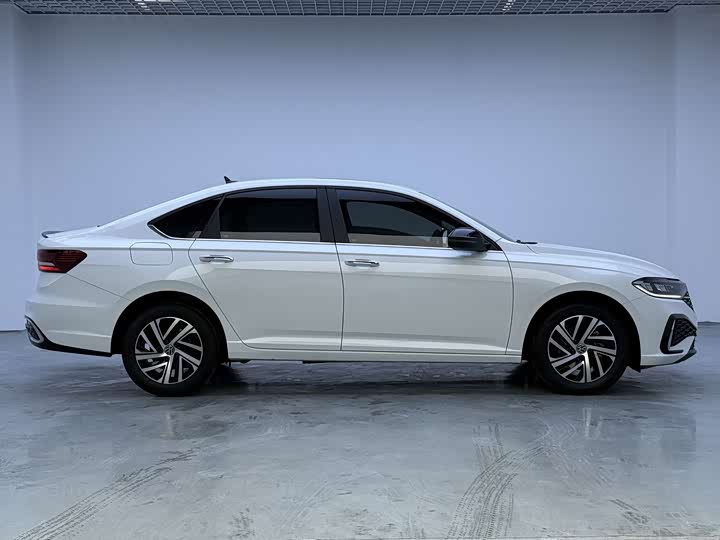 Фото 8 - Volkswagen Lavida