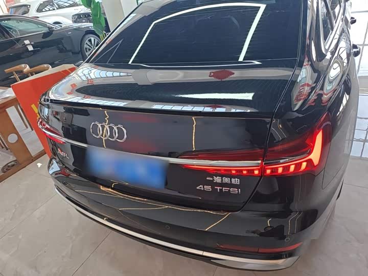 Фото 6 - Audi A6L