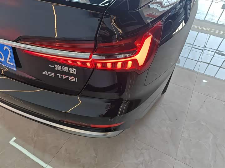 Фото 8 - Audi A6L