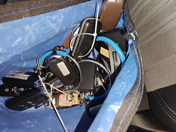 Фото 9 - Audi A6L